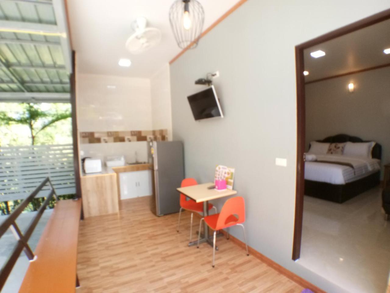 Hi Tech Resort Kabin Buri Habitación foto